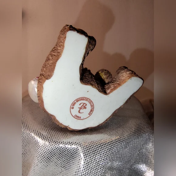 1995 BC Bronson Collectibles| Glamour Bear wearing pearls, pink bow, and purse. - Picture 4 of 6